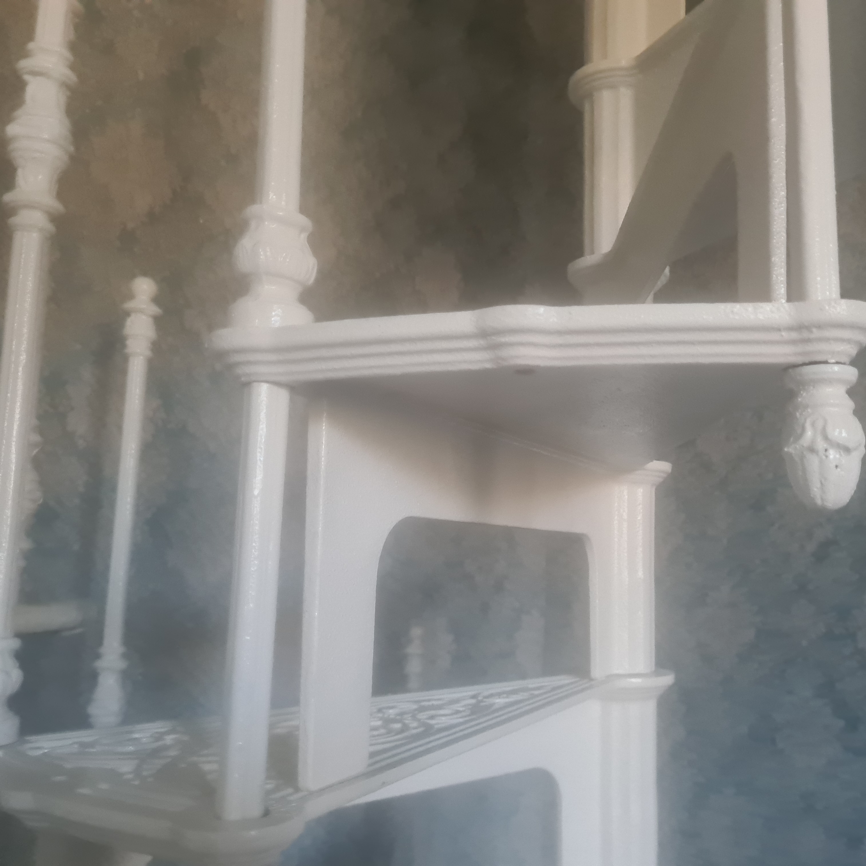 Installation of a spiral cast iron staircase model Mirecourt de Luxe (Germany)