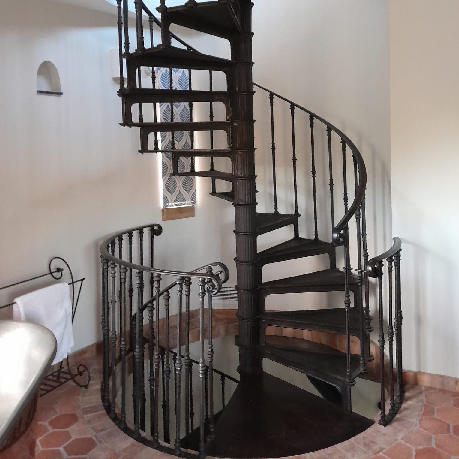 Cast iron spiral staircase model Reims at the Hotel Lou Calen in Cotignac (France)